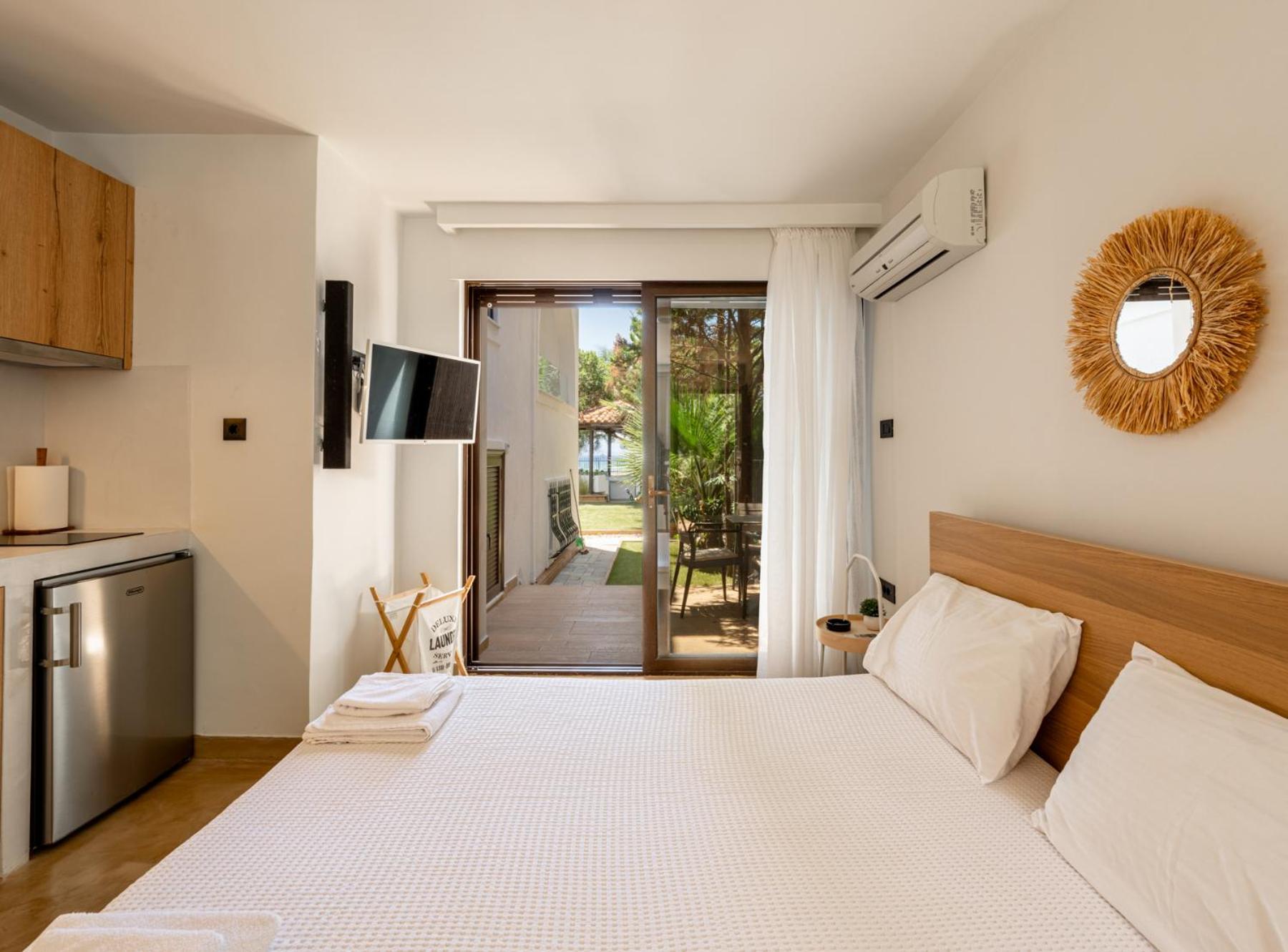 Alkis Guest House By Aegiankazarte Kapotidhes Ngoại thất bức ảnh