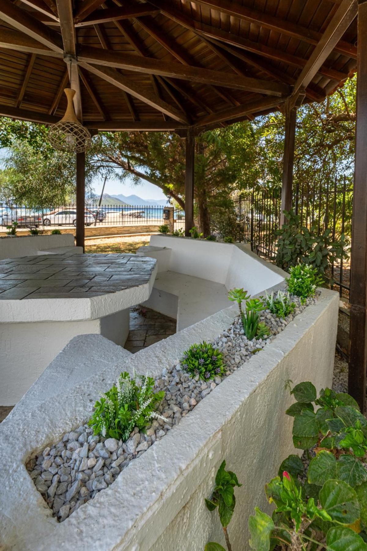 Alkis Guest House By Aegiankazarte Kapotidhes Ngoại thất bức ảnh