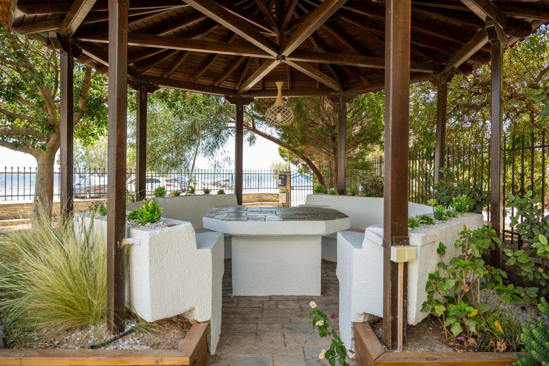 Alkis Guest House By Aegiankazarte Kapotidhes Ngoại thất bức ảnh